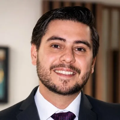 Dr. Mario Agustín de Villa Valdez, médico geriatra en Torreón
