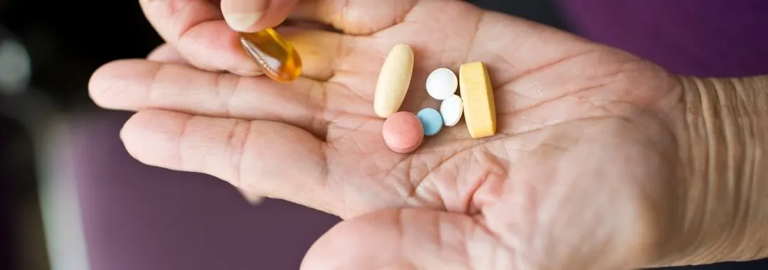 Revisión de medicamentos de un adulto mayor con polifarmacia en Lerdo